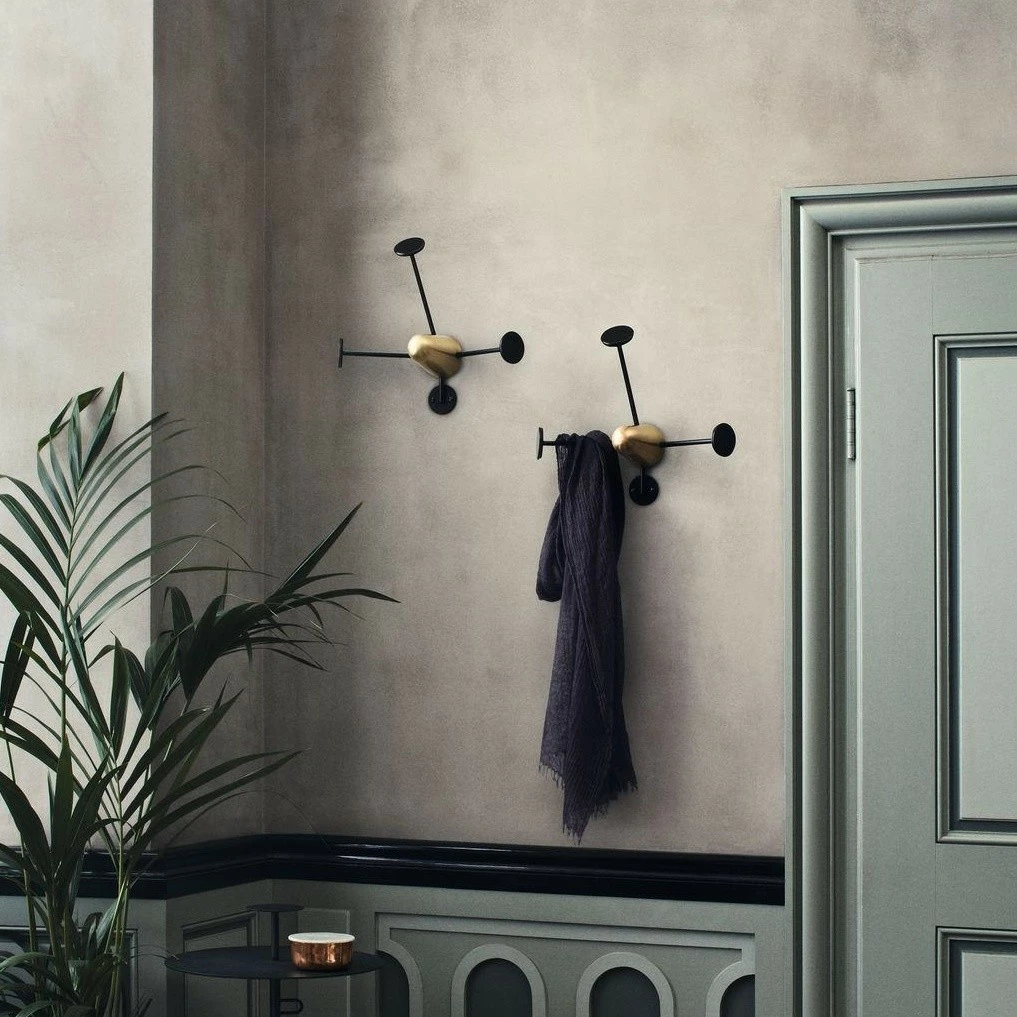 Gubi Matégot Wandgarderobe 6 Gubi Matégot Wandgarderobe – Bild 4