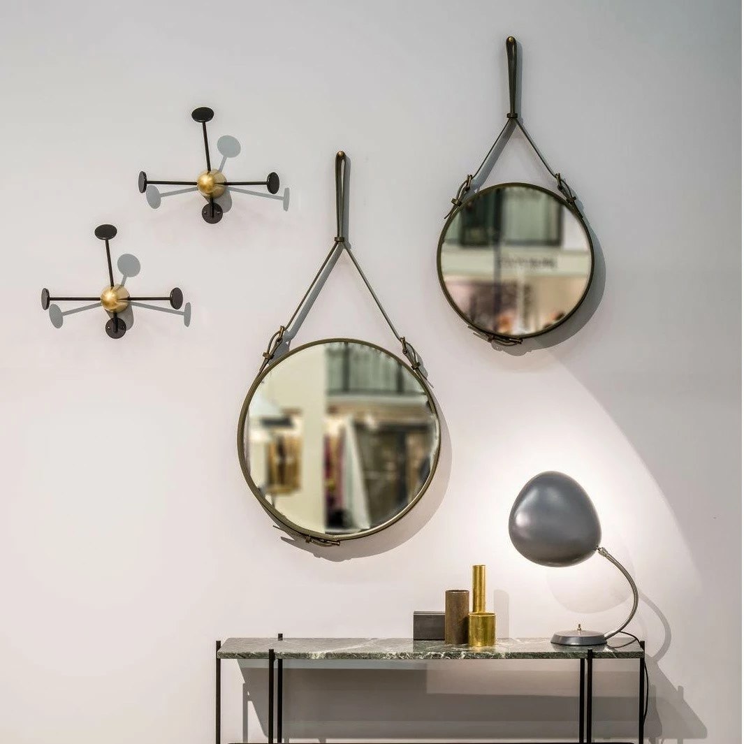 Gubi Matégot Wandgarderobe 5 Gubi Matégot Wandgarderobe – Bild 3