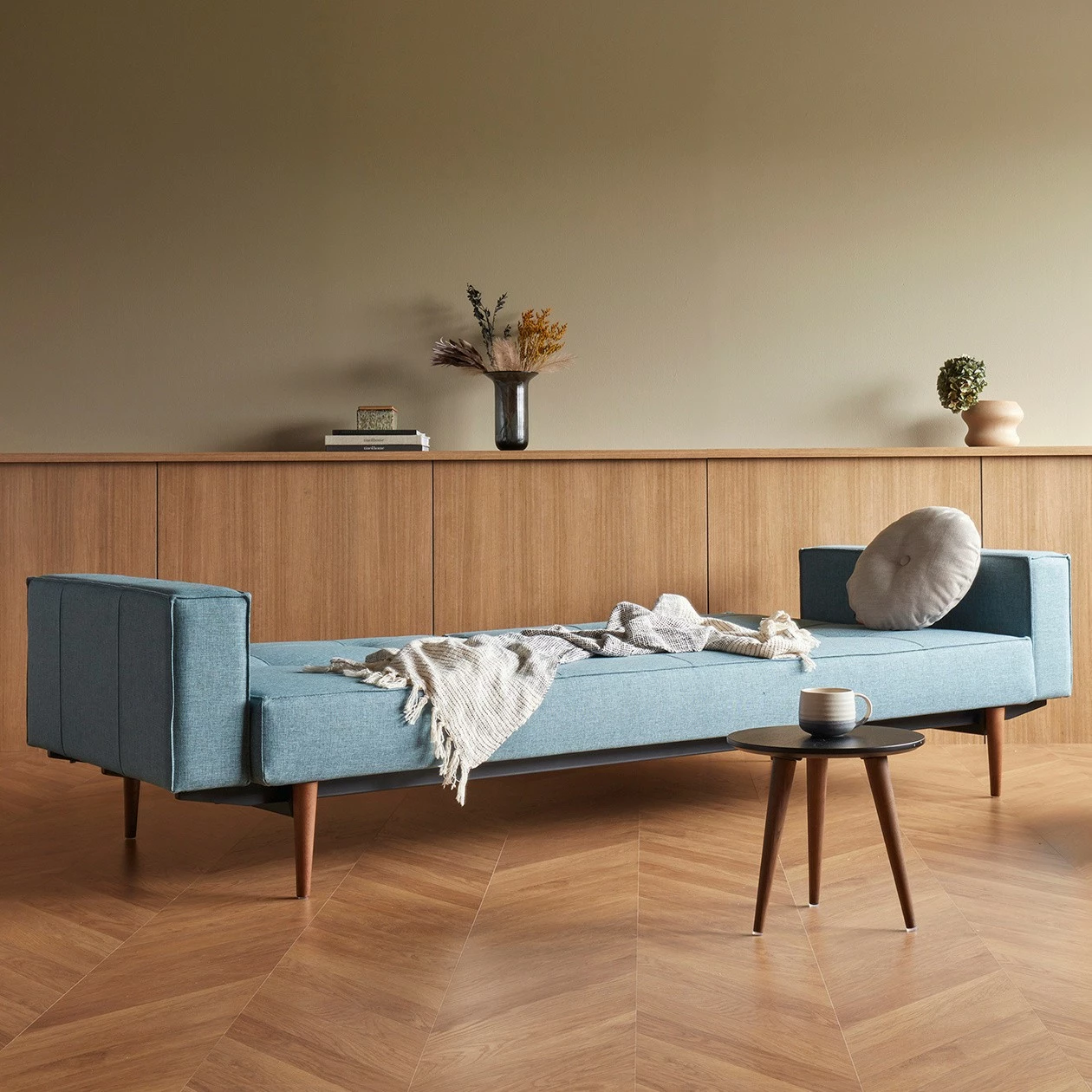 Innovation Splitback Styletto Schlafsofa Mit Armlehnen Holz Dunkel 5 Innovation Splitback Styletto Schlafsofa Mit Armlehnen Holz Dunkel – Bild 3