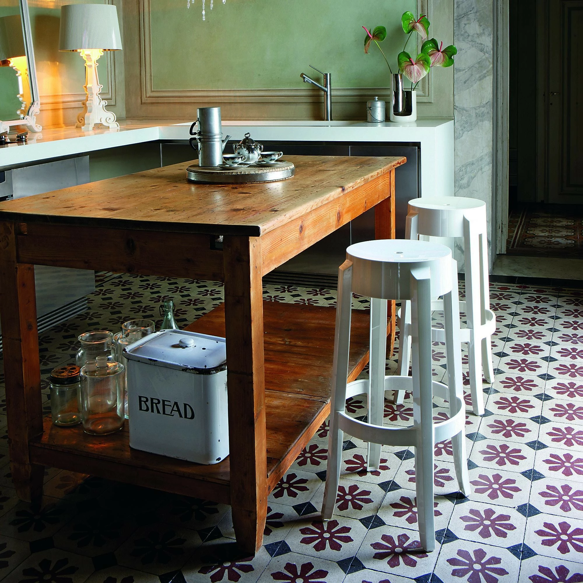 Kartell Charles Ghost Hocker 75cm 5 Kartell Charles Ghost Hocker 75cm – Bild 3