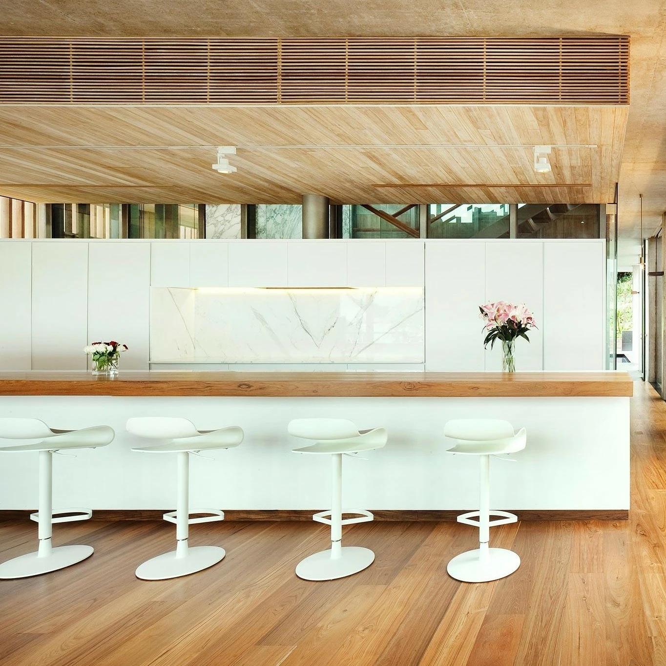 Kristalia BCN Hocker/Barhocker Höhenverstellbar 6 Kristalia BCN Hocker/Barhocker Höhenverstellbar – Bild 4