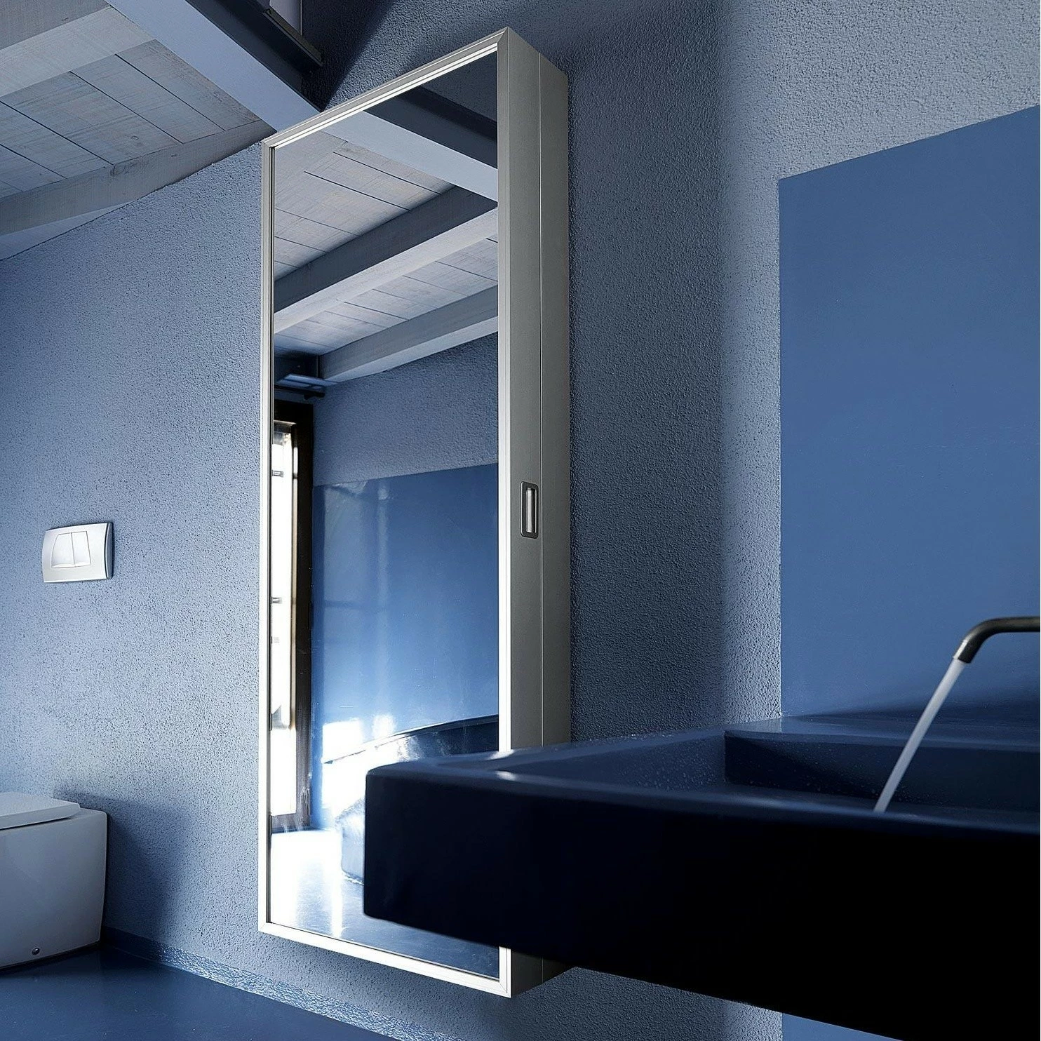 Kristalia Duty Box Hängeschrank Mit Spiegel 5 Kristalia Duty Box Hängeschrank Mit Spiegel – Bild 3