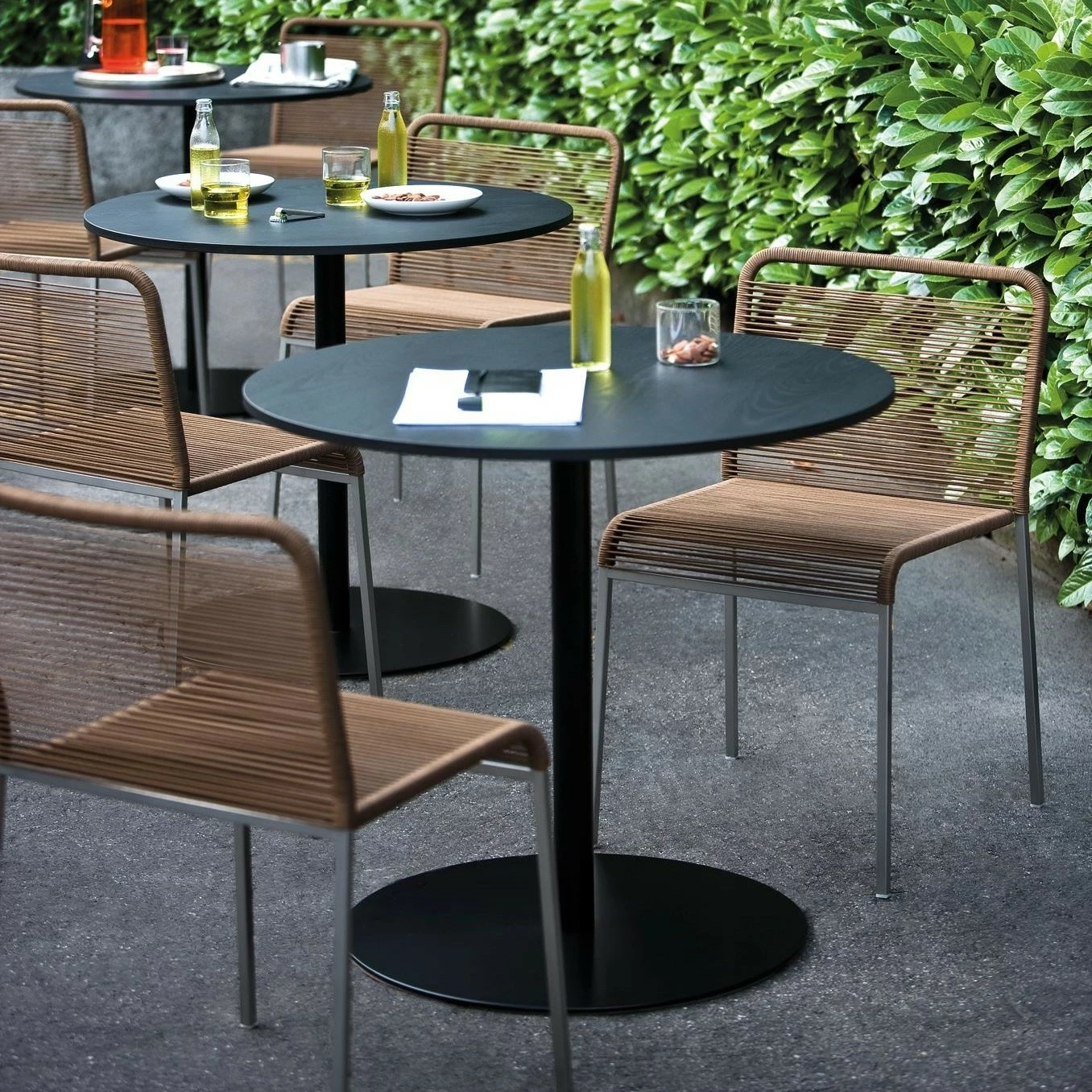 Lapalma Brio Bistrotisch Gestell Schwarz Rund H72cm 7 Lapalma Brio Bistrotisch Gestell Schwarz Rund H72cm – Bild 5