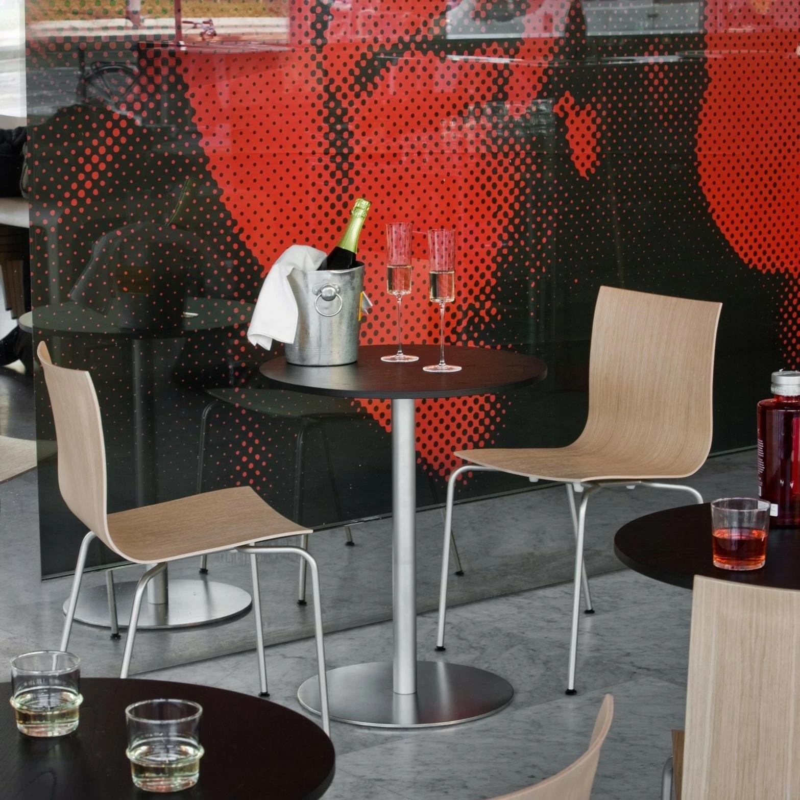 Lapalma Brio Bistrotisch Rund H72cm 5 Lapalma Brio Bistrotisch Rund H72cm – Bild 3