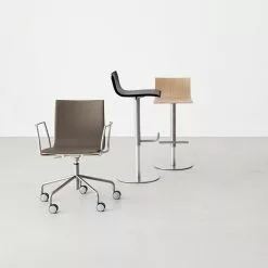 Lapalma Thin S24 Barhocker Sitzfläche Eiche 54-79cm -Möbel Verkaufsgeschäft Lapalma Thin S24 Barhocker Sitzflaeche Eiche 54 79cm 1140x1140 ID1009292 6733f2a88627da50fd72d698f9517f0e