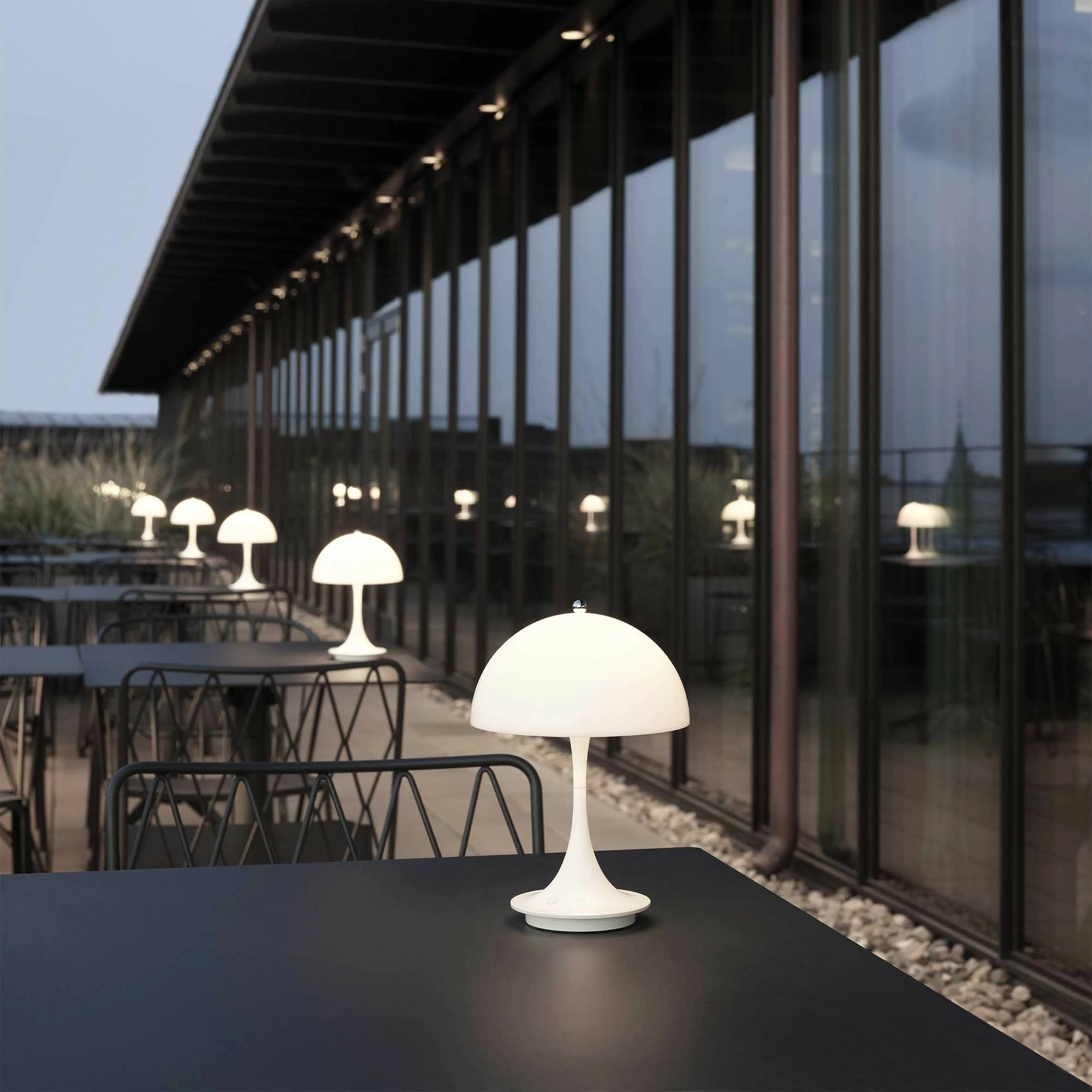 Louis Poulsen Panthella Portable LED Akkuleuchte 5 Louis Poulsen Panthella Portable LED Akkuleuchte – Bild 3