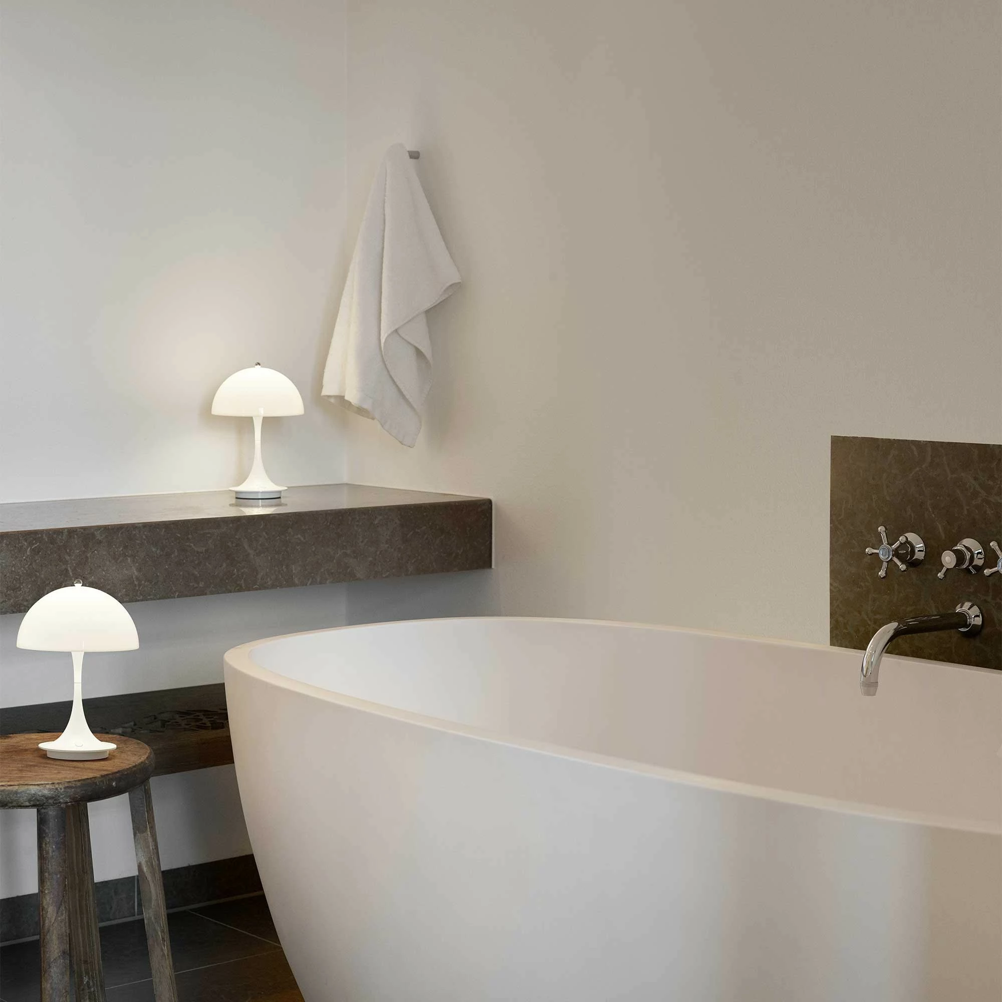 Louis Poulsen Panthella Portable LED Akkuleuchte 8 Louis Poulsen Panthella Portable LED Akkuleuchte – Bild 6