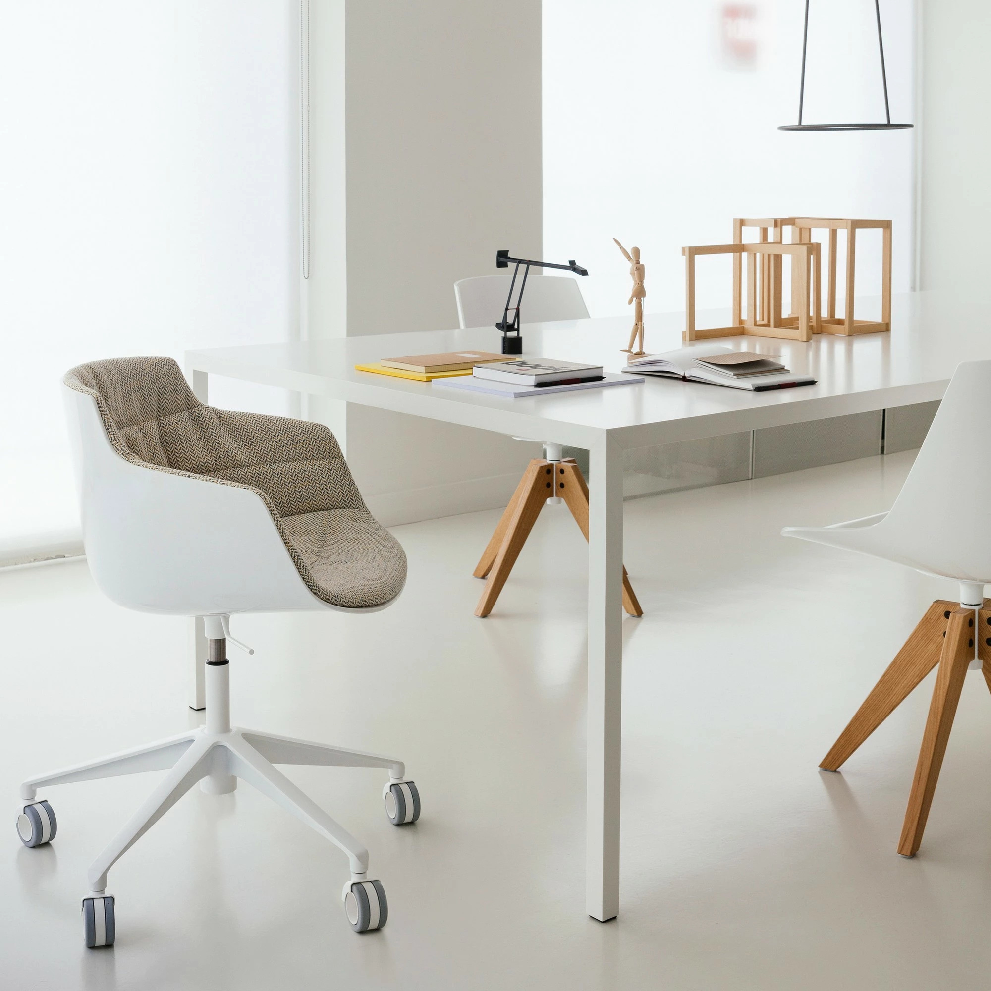 MDF Italia Tense Esstisch H 73cm 5 MDF Italia Tense Esstisch H 73cm – Bild 3