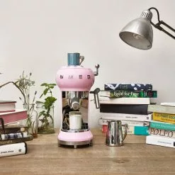 Smeg ECF01 Espresso Kaffeemaschine Mit Siebträger -Möbel Verkaufsgeschäft Smeg ECF01 Espresso Kaffeemaschine mit Siebtraeger 2000x2000 ID1968403 10958230c0b791d80c08c4bf916b321c