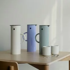 Stelton EM77 Isolierkanne 1L -Möbel Verkaufsgeschäft Stelton EM77 Isolierkanne 1L 2000x2000 ID2014681 23dd37deb2f89b77271b23aa8f6f409d