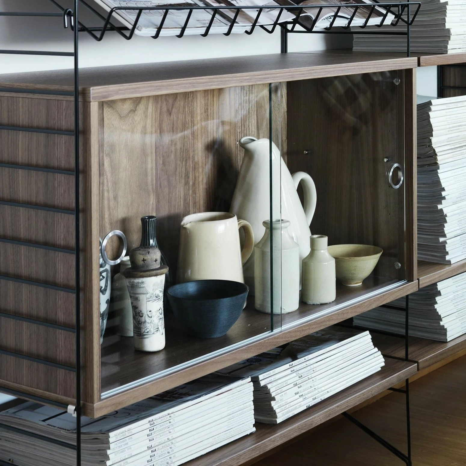 String System Vitrinenschrank Mit Schiebtüren 7 String System Vitrinenschrank Mit Schiebtüren – Bild 5