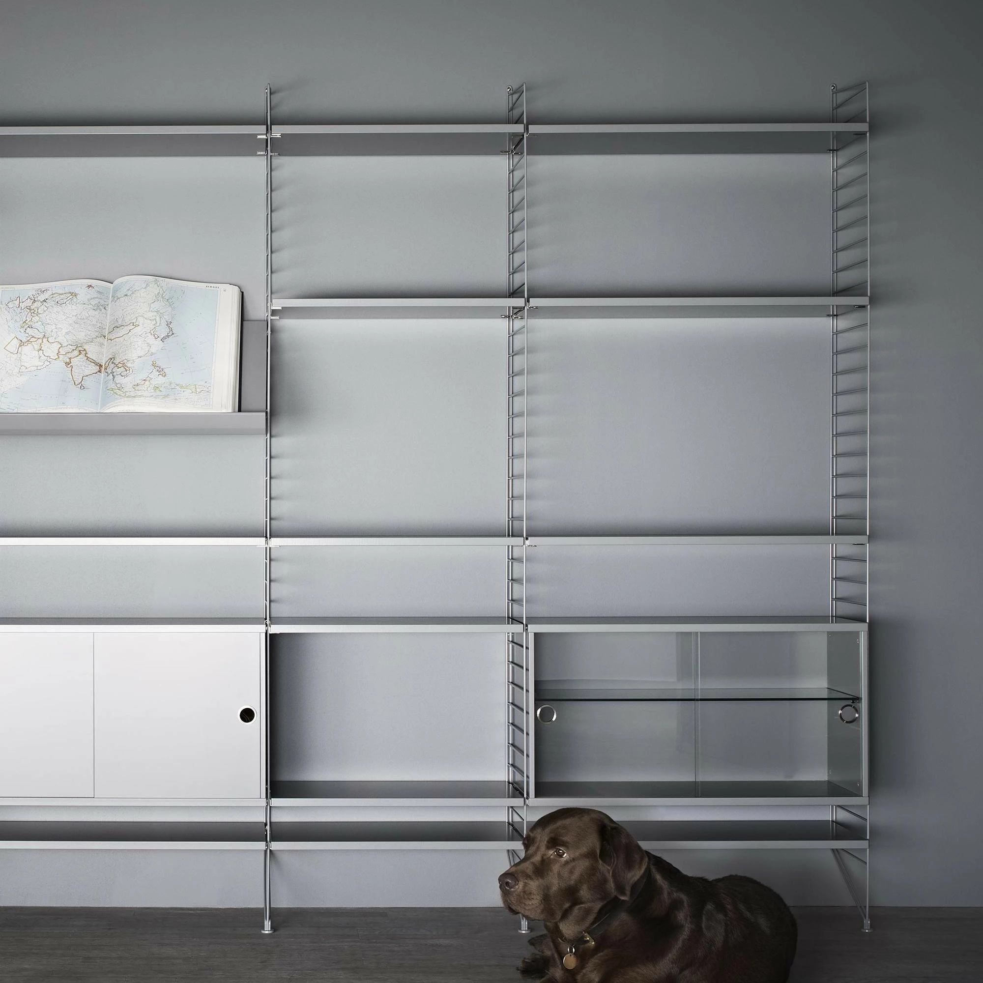 String System Vitrinenschrank Mit Schiebtüren 10 String System Vitrinenschrank Mit Schiebtüren – Bild 8