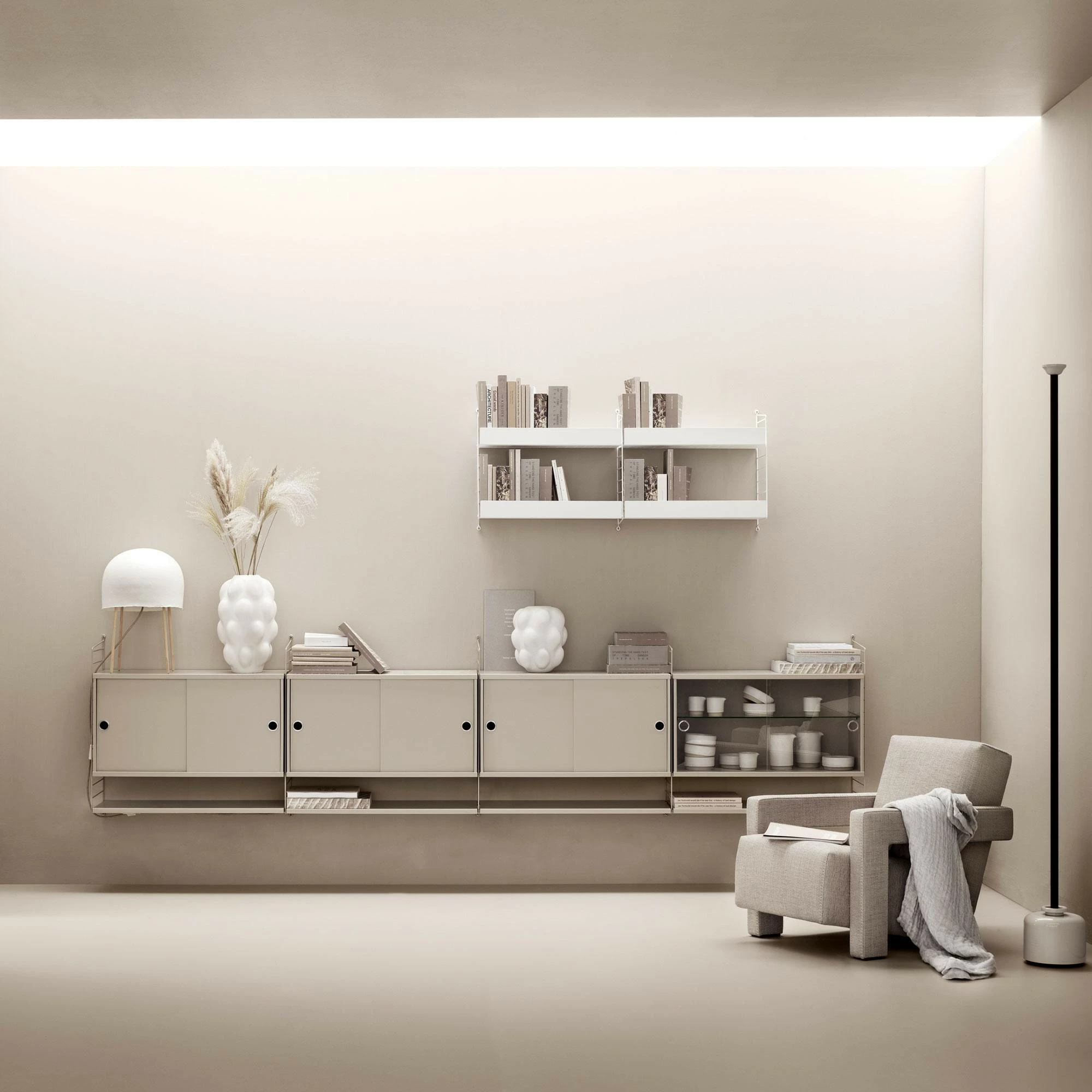 String System Vitrinenschrank Mit Schiebtüren 12 String System Vitrinenschrank Mit Schiebtüren – Bild 10