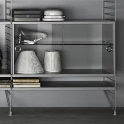 String System Vitrinenschrank Mit Schiebtüren 21 String System Vitrinenschrank Mit Schiebtüren -Möbel Verkaufsgeschäft String String System Vitrinenschrank mit Schiebtueren 890x890 ID213746 5907ed77caa41d535d69b4634412c686