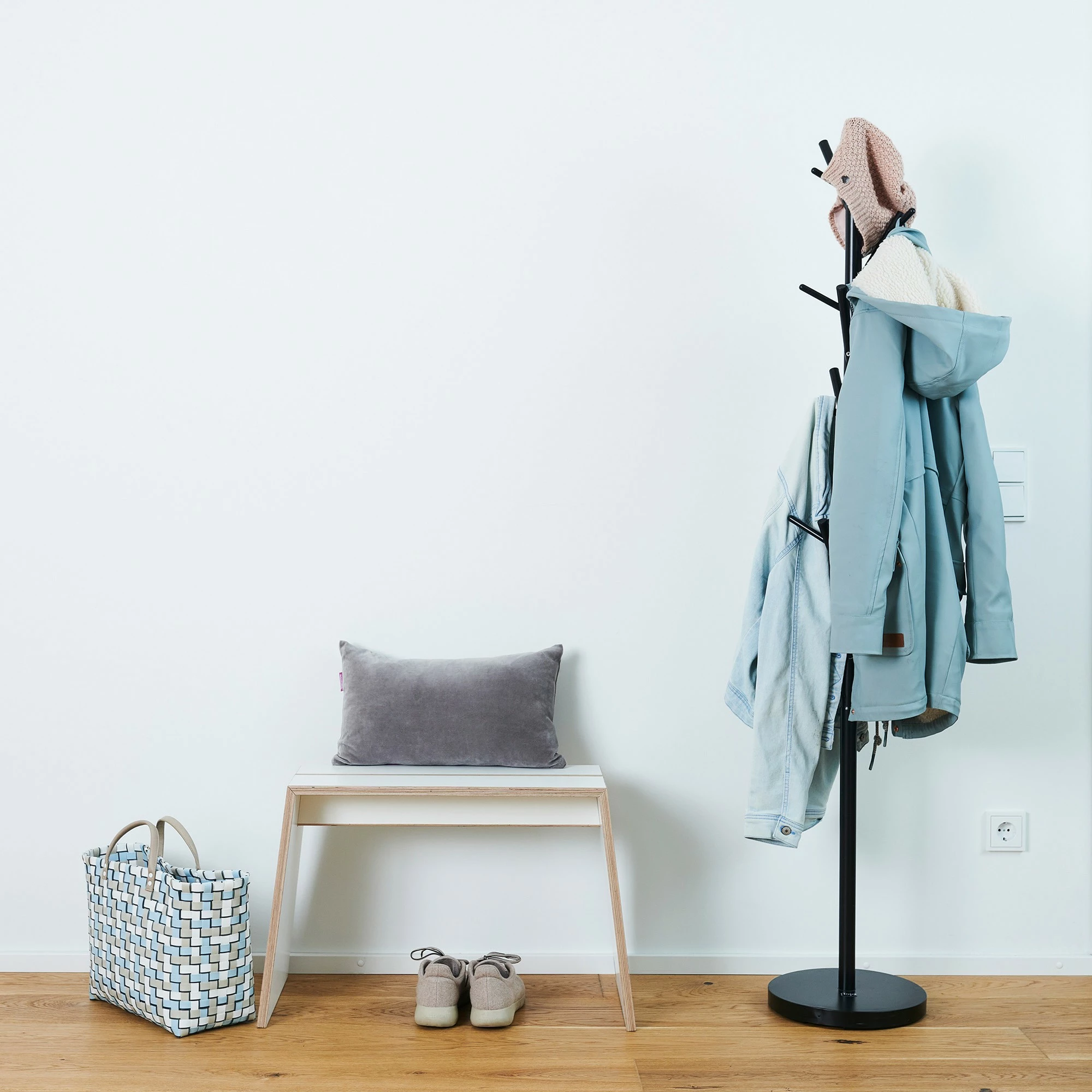 Tojo Stubenhocker Kinderbank/ Hocker 5 Tojo Stubenhocker Kinderbank/ Hocker – Bild 3