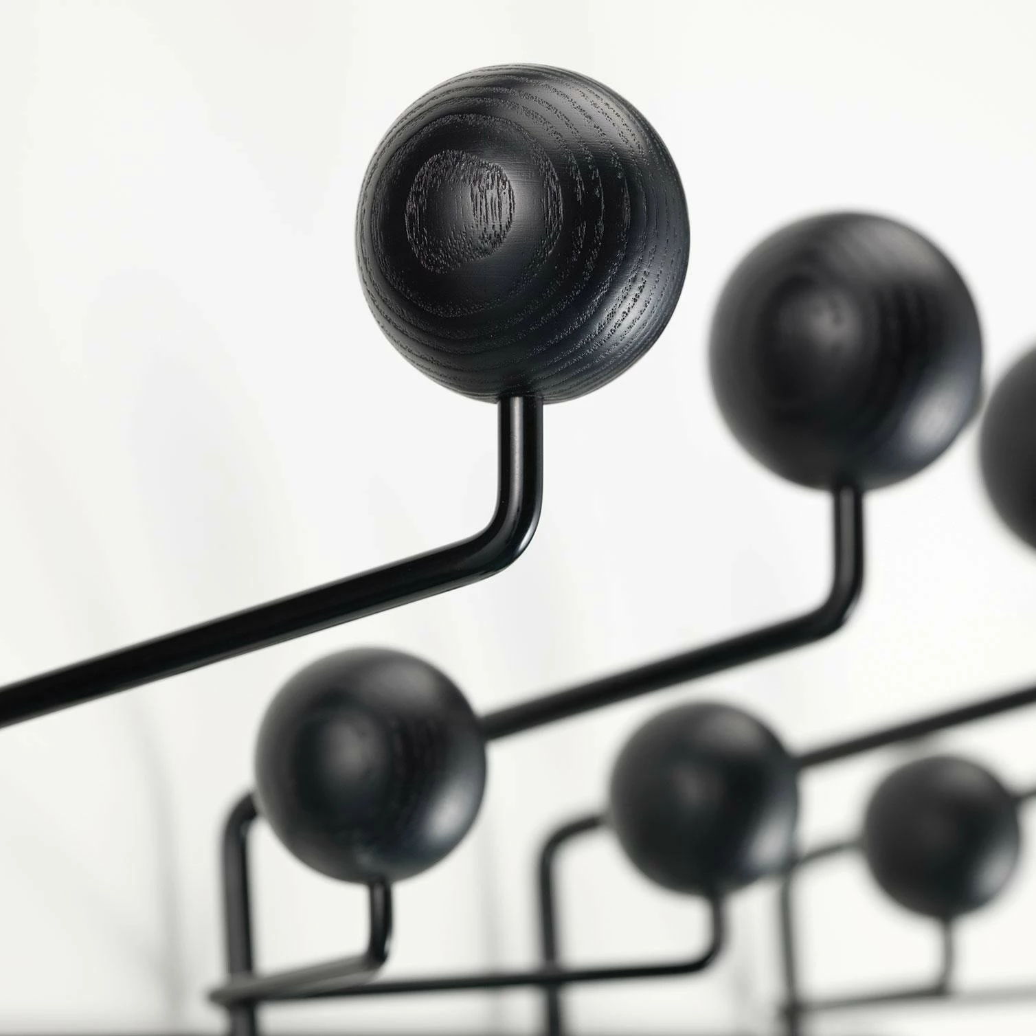 Vitra Hang It All Special Edition Garderobe 5 Vitra Hang It All Special Edition Garderobe – Bild 3