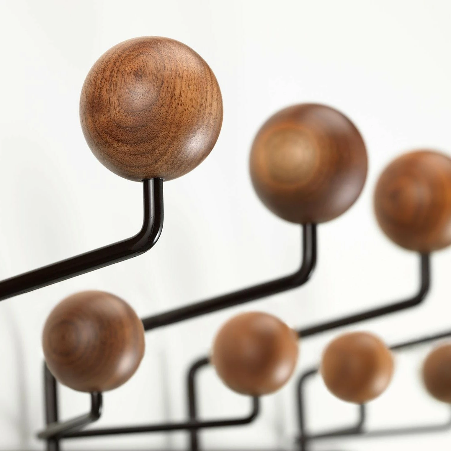 Vitra Hang It All Special Edition Garderobe 6 Vitra Hang It All Special Edition Garderobe – Bild 4