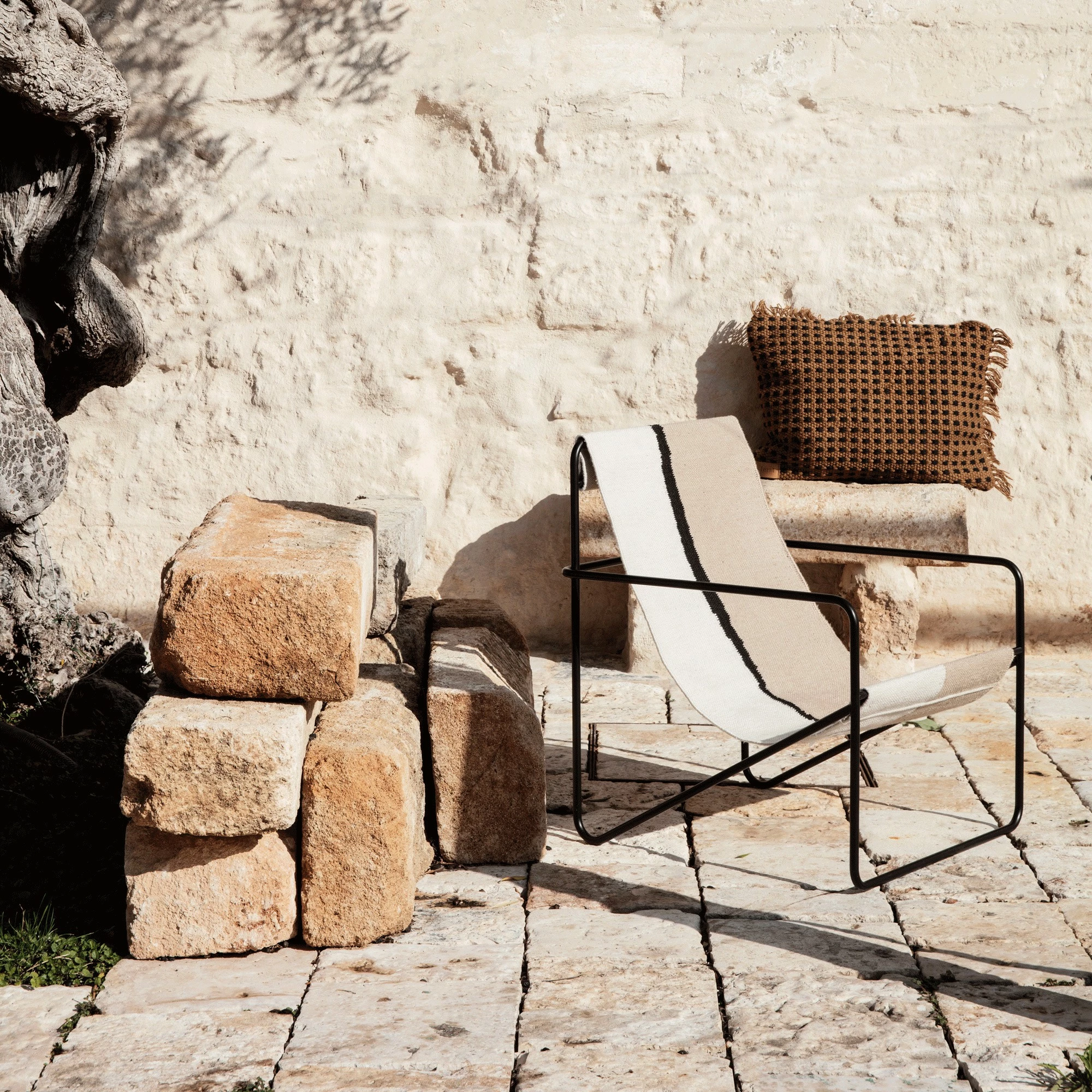 Ferm LIVING Desert Loungestuhl Gestell Schwarz 7 Ferm LIVING Desert Loungestuhl Gestell Schwarz – Bild 5
