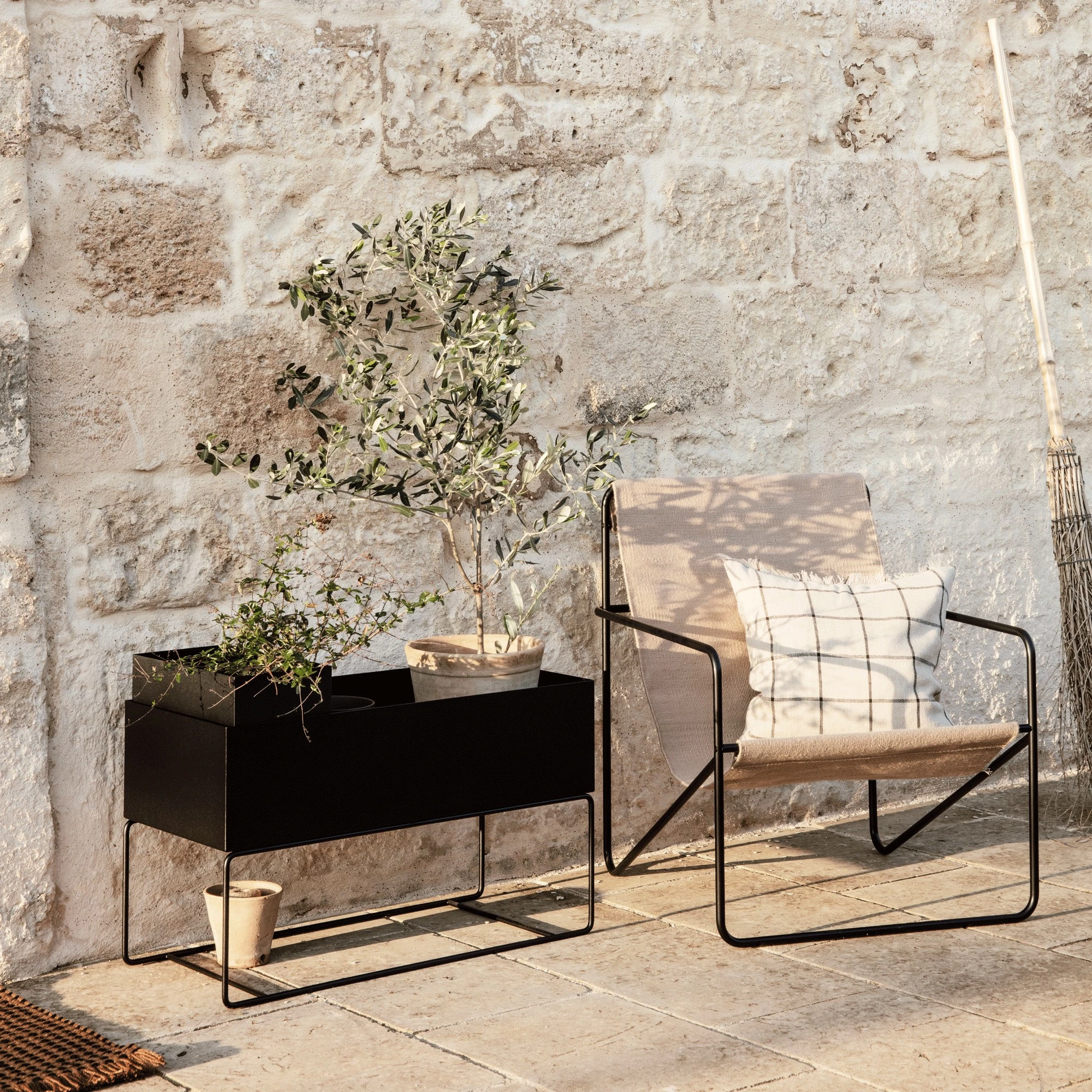 Ferm LIVING Desert Loungestuhl Gestell Schwarz 8 Ferm LIVING Desert Loungestuhl Gestell Schwarz – Bild 6
