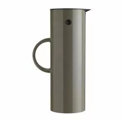 Stelton EM77 Isolierkanne 1L -Möbel Verkaufsgeschäft none 1600x1600 ID2053872 e1e32f2671a73022f5230a9641fb67eb