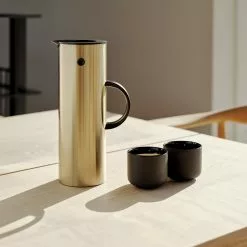 Stelton EM77 Isolierkanne 1L -Möbel Verkaufsgeschäft none 2000x2000 ID2037879 b45808fe7a923f745bfffd7495f8daa2