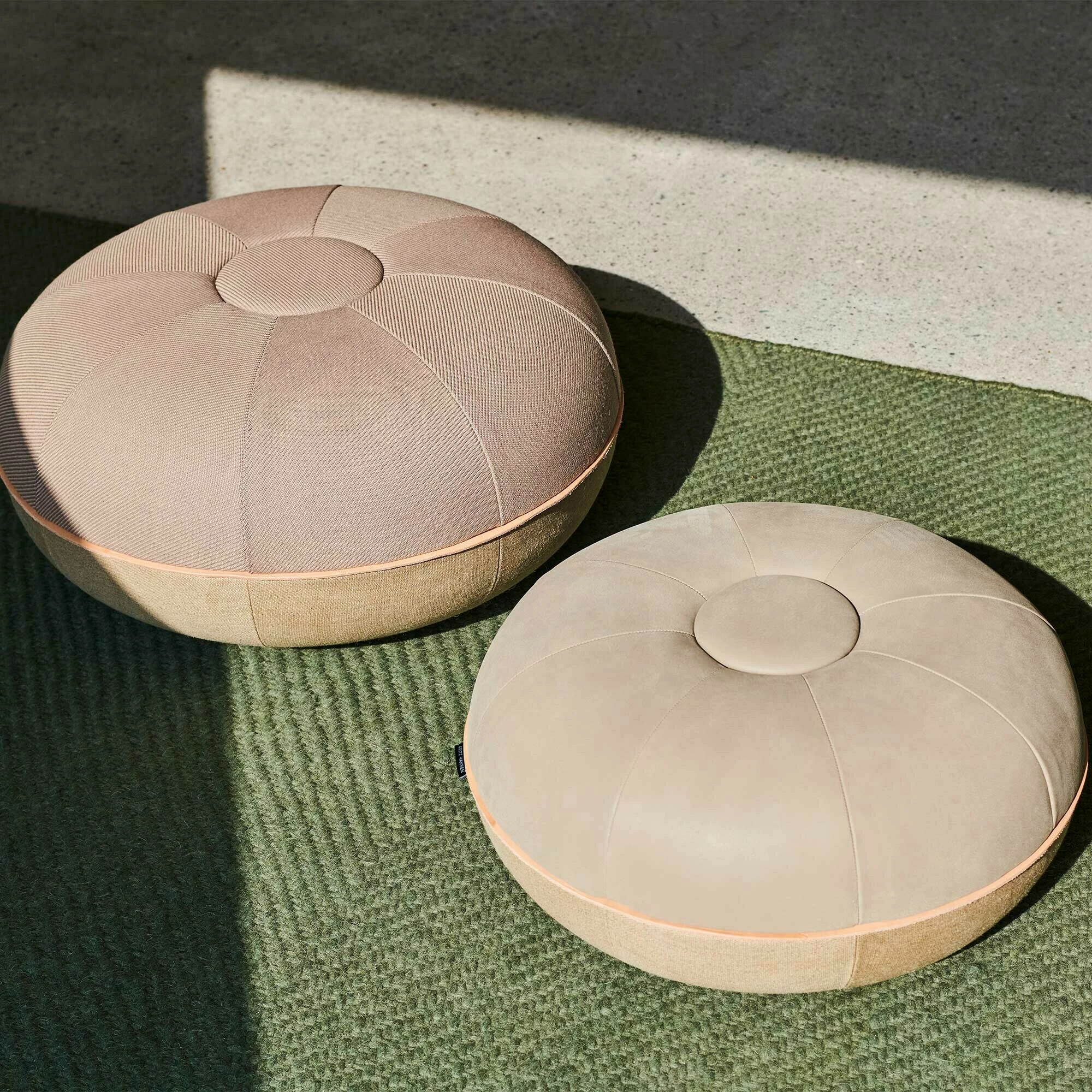 Fritz Hansen Pouf Ø50cm 5 Fritz Hansen Pouf Ø50cm – Bild 3