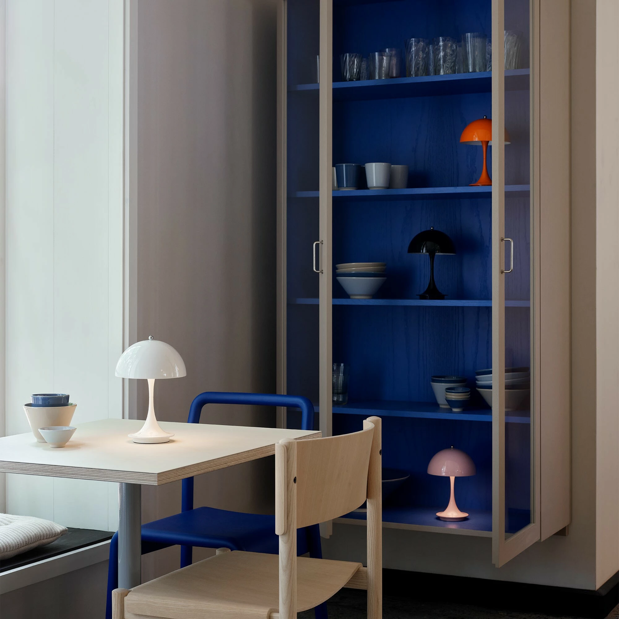 Louis Poulsen Panthella Portable LED Akkuleuchte Metall 11 Louis Poulsen Panthella Portable LED Akkuleuchte Metall – Bild 10