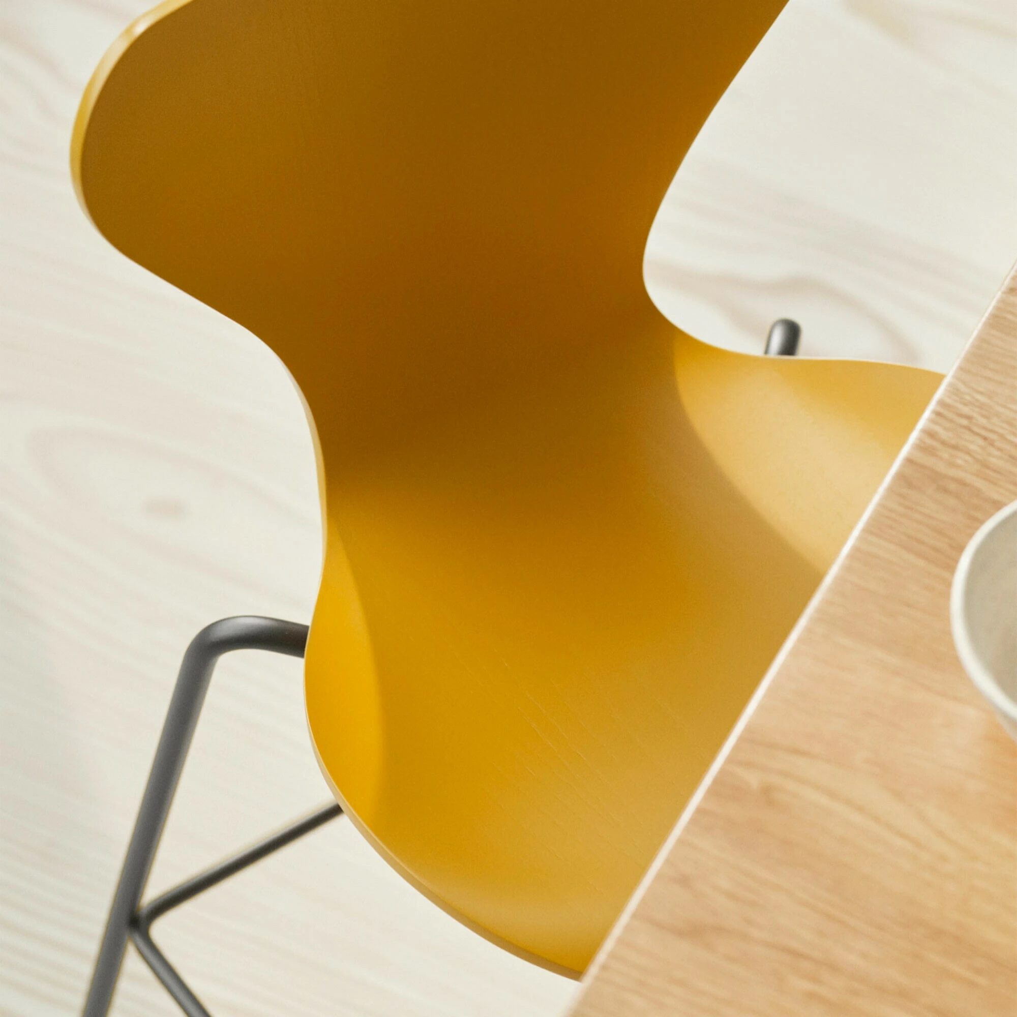 Fritz Hansen Serie 7™ Juniorstuhl Braun Bronze 7 Fritz Hansen Serie 7™ Juniorstuhl Braun Bronze – Bild 5