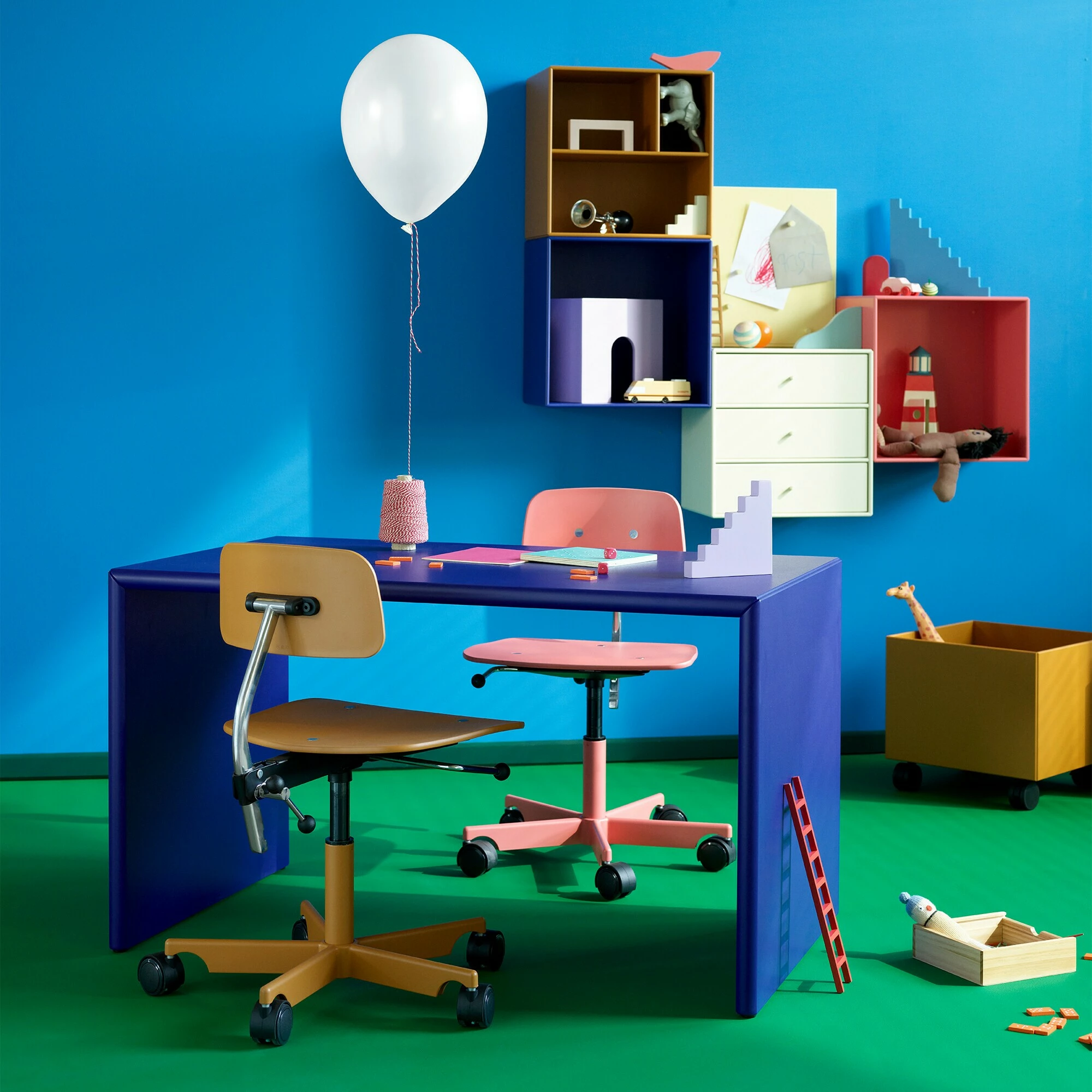 MONTANA Monterey Kinder Schreibtisch 4 MONTANA Monterey Kinder Schreibtisch – Bild 2